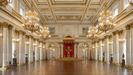 Private tour of Hermitage Museum and 1-hour canal cruise